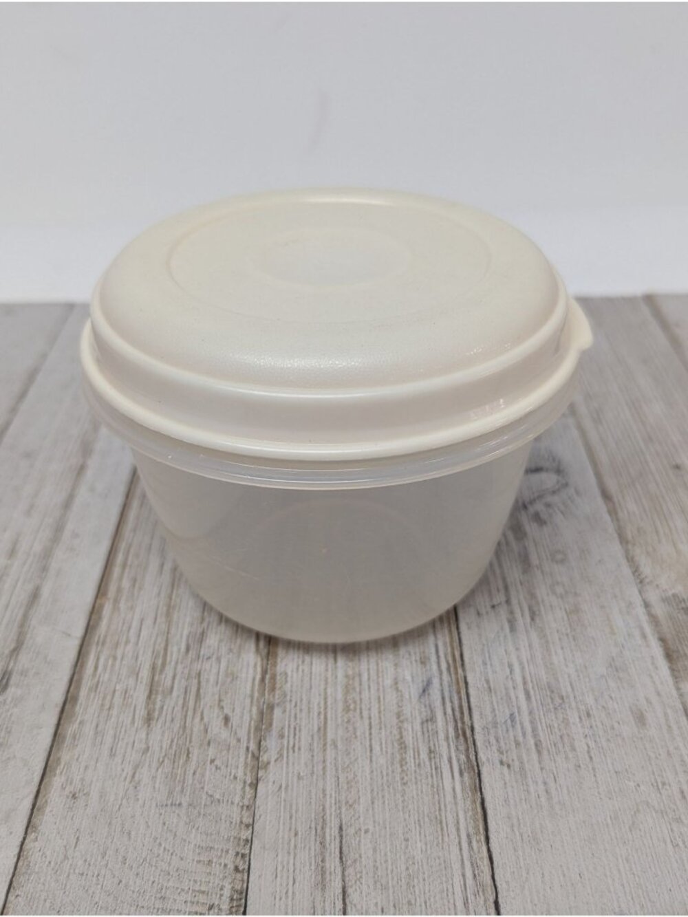 Vintage Rubbermaid Servin Saver #1 Round 2 Cups Food Container Almond Lid